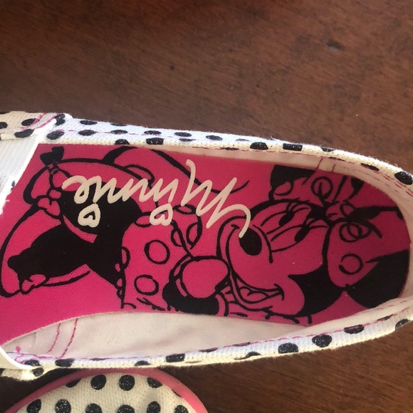 Minnie Mouse Slip-ons - Picture 7 of 9